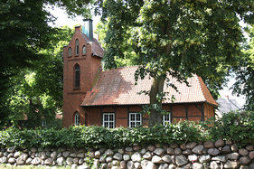 Außenansicht der Kapelle in Tramm