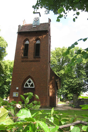 Der Eingang der Kapelle in Tramm