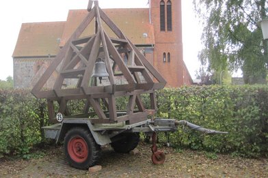 Mobiler Glockenturm - Copyright: Ev.-Luth. Kirchengemeinde Nusse-Behlendorf
