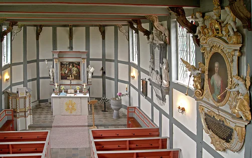 Innenansicht der St.-Anna-Kirche in Niendorf, Blick von der Empore