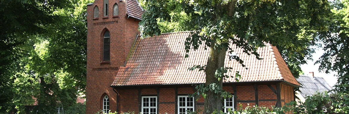 Außenansicht der Kapelle in Tramm